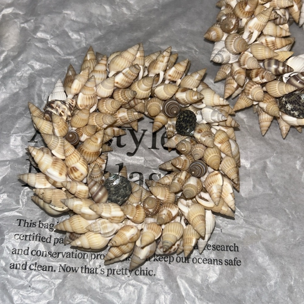 Set of 3 Shell Napkin Rings - Picture 3 of 8